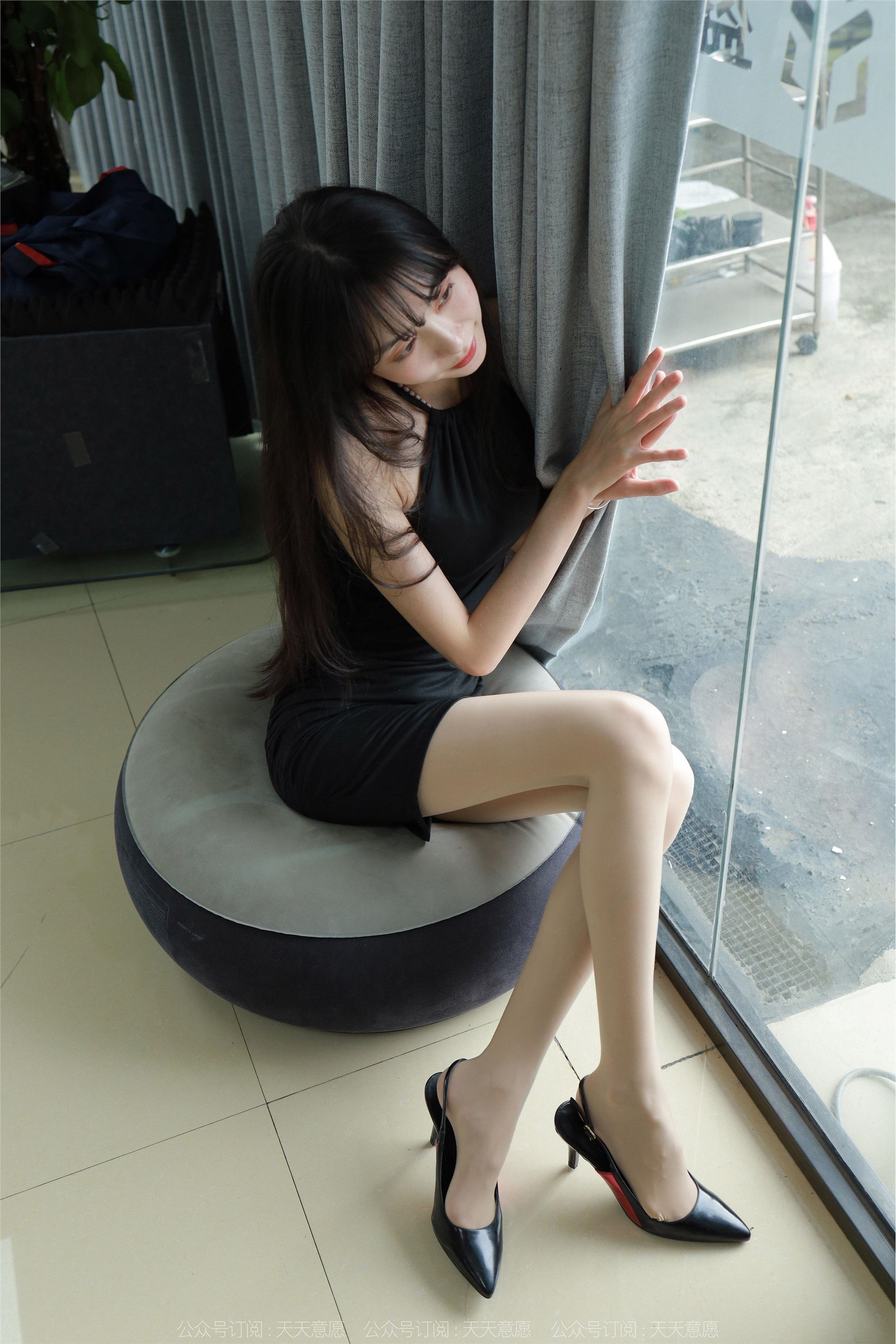 IESS异思趣向  2022.12.01 丝享家 1285 团团《黑色包臀裙》